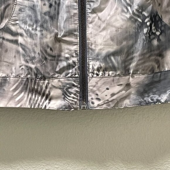 CHICO'S ZENERGY Windbreaker Zip Front Lightweight Jacket, Gray Animal - XL/16 - Picture 4 of 10